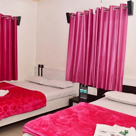 Hotel Temple Sai Shirdi Buitenkant foto