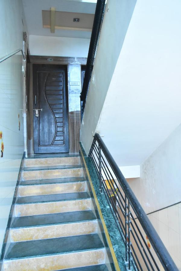 Hotel Temple Sai Shirdi Buitenkant foto