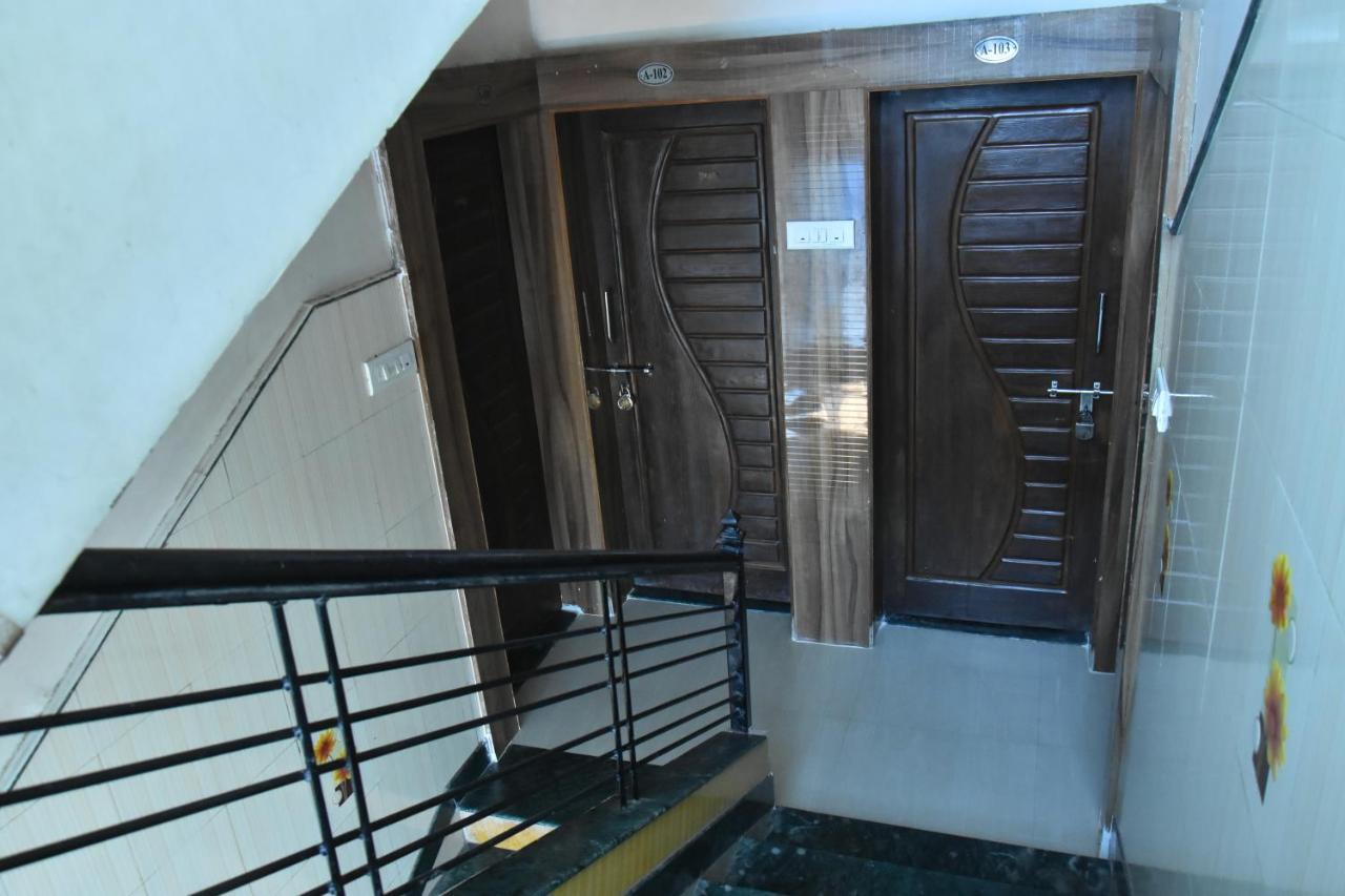 Hotel Temple Sai Shirdi Buitenkant foto