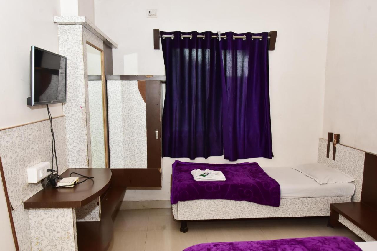 Hotel Temple Sai Shirdi Buitenkant foto