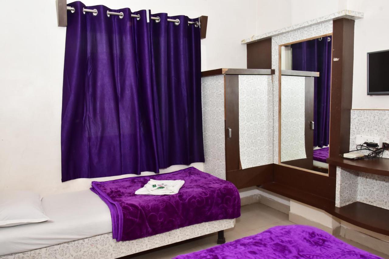Hotel Temple Sai Shirdi Buitenkant foto