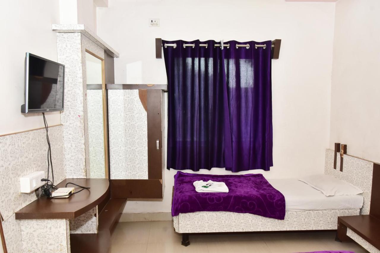 Hotel Temple Sai Shirdi Buitenkant foto