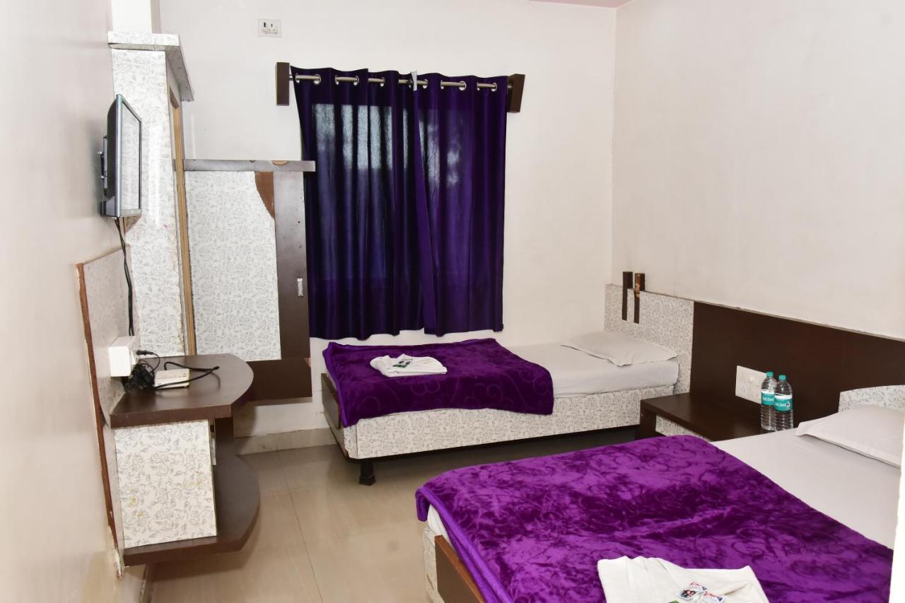 Hotel Temple Sai Shirdi Buitenkant foto