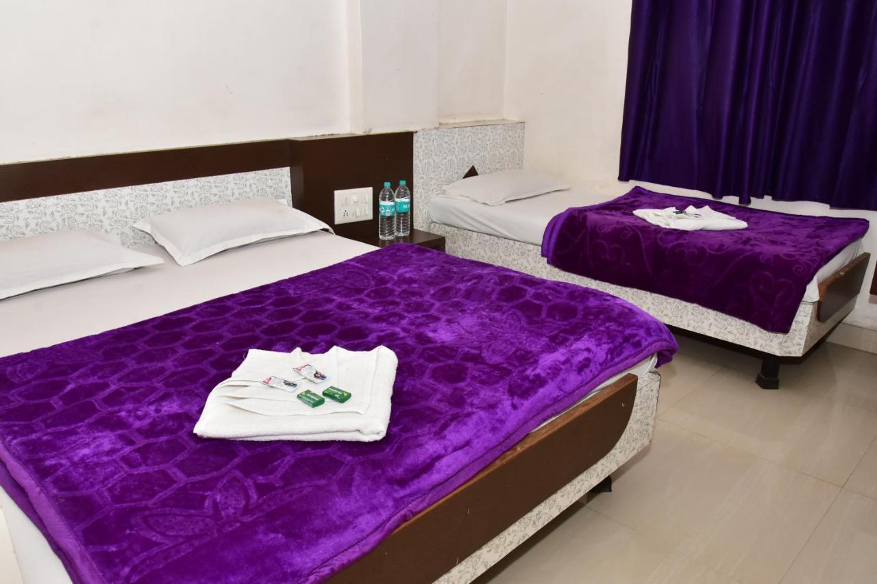 Hotel Temple Sai Shirdi Buitenkant foto