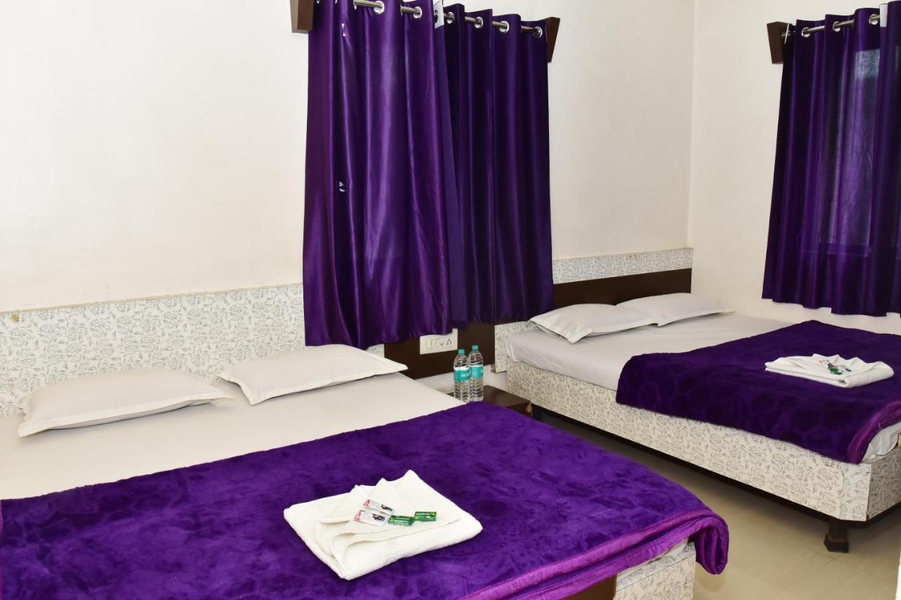 Hotel Temple Sai Shirdi Buitenkant foto