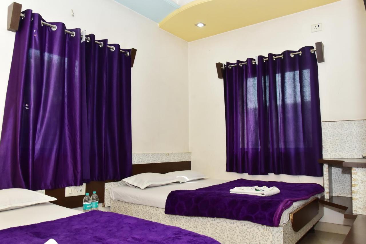 Hotel Temple Sai Shirdi Buitenkant foto