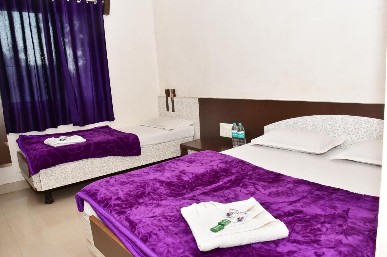 Hotel Temple Sai Shirdi Buitenkant foto