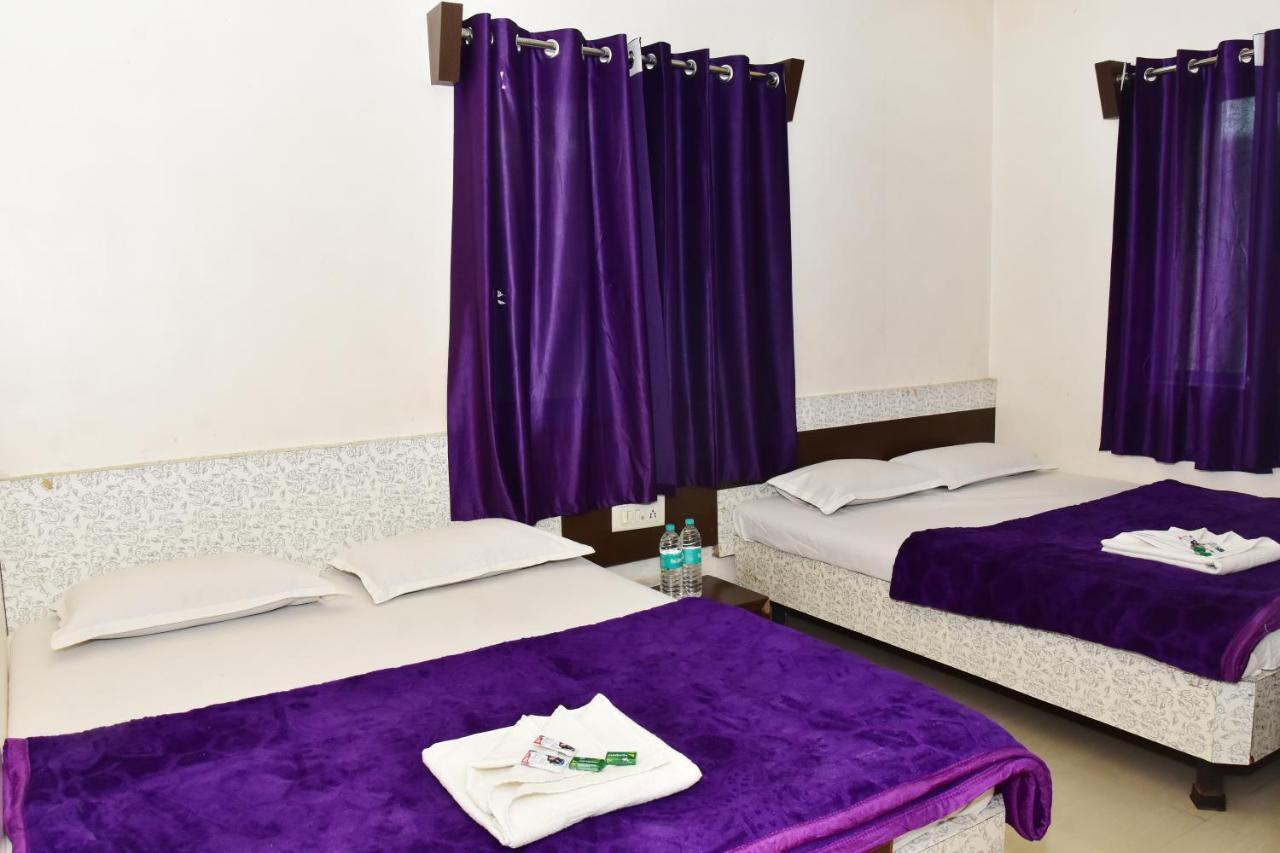 Hotel Temple Sai Shirdi Buitenkant foto