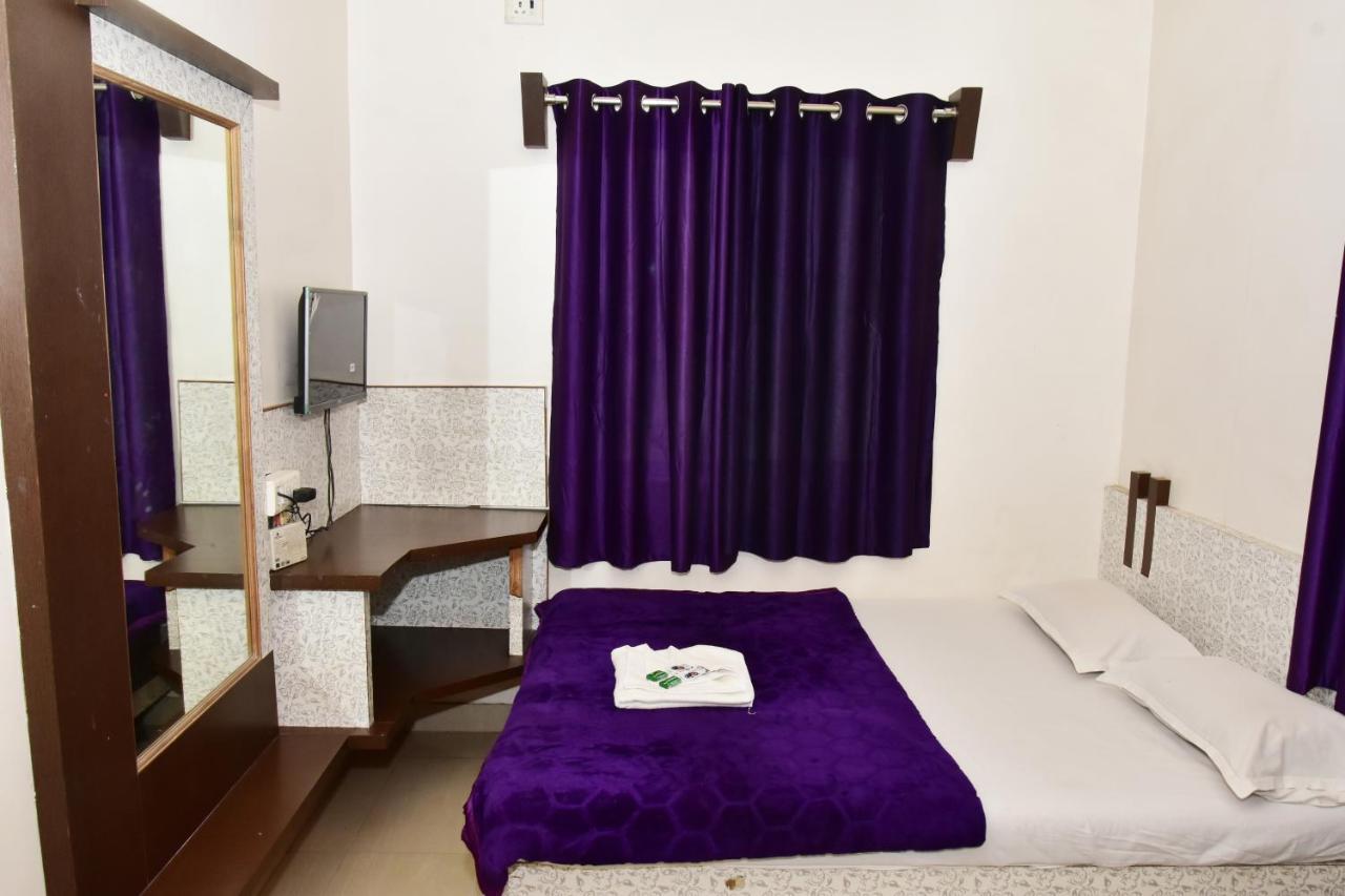 Hotel Temple Sai Shirdi Buitenkant foto