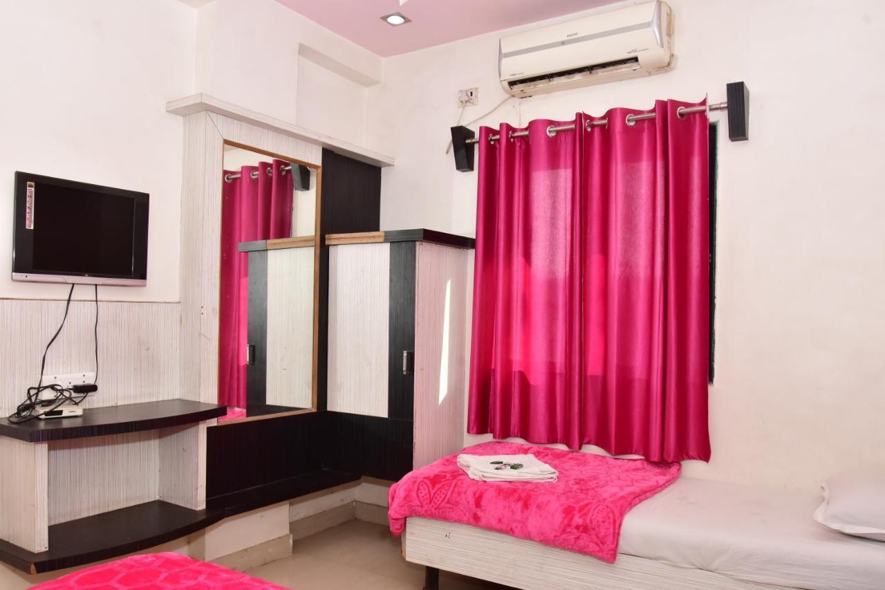 Hotel Temple Sai Shirdi Buitenkant foto