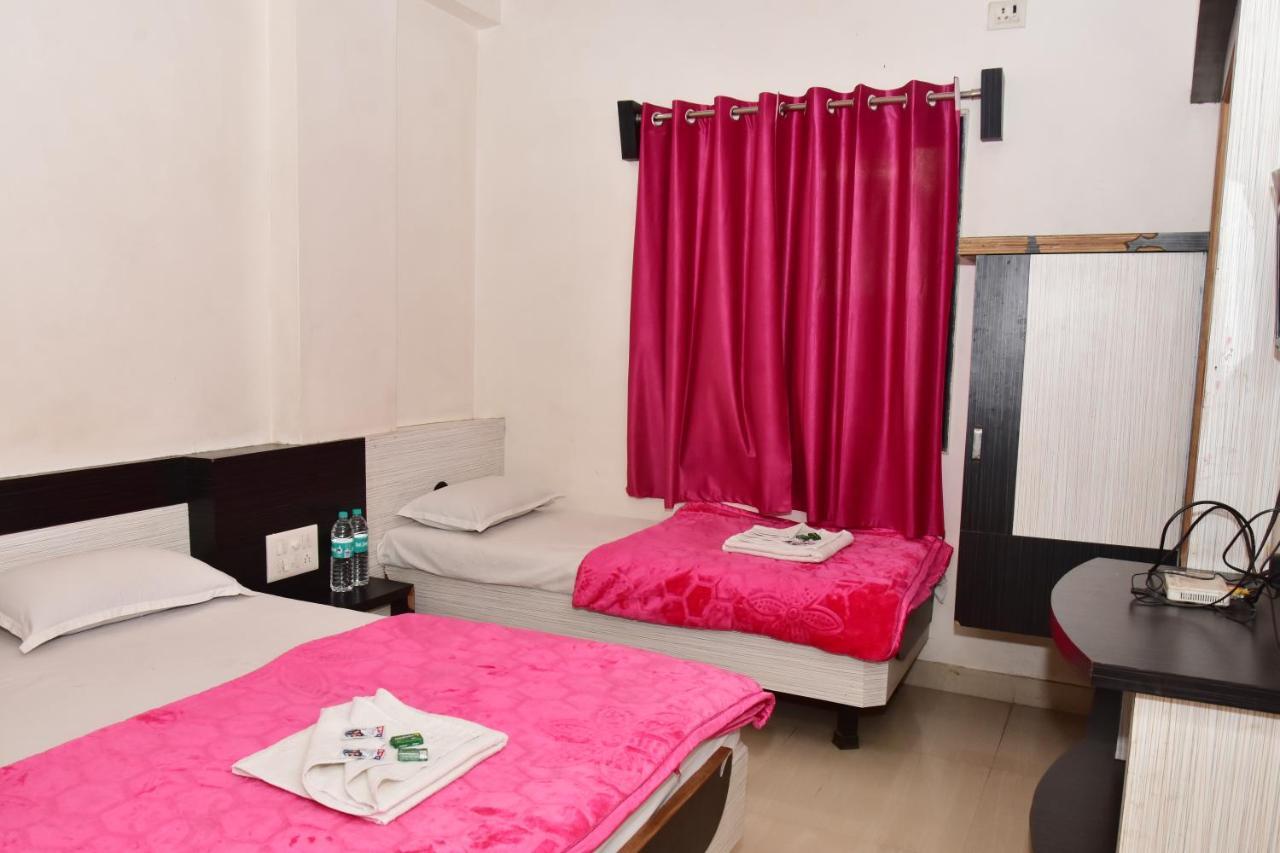 Hotel Temple Sai Shirdi Buitenkant foto