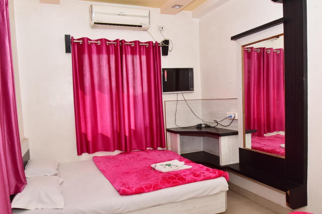 Hotel Temple Sai Shirdi Buitenkant foto