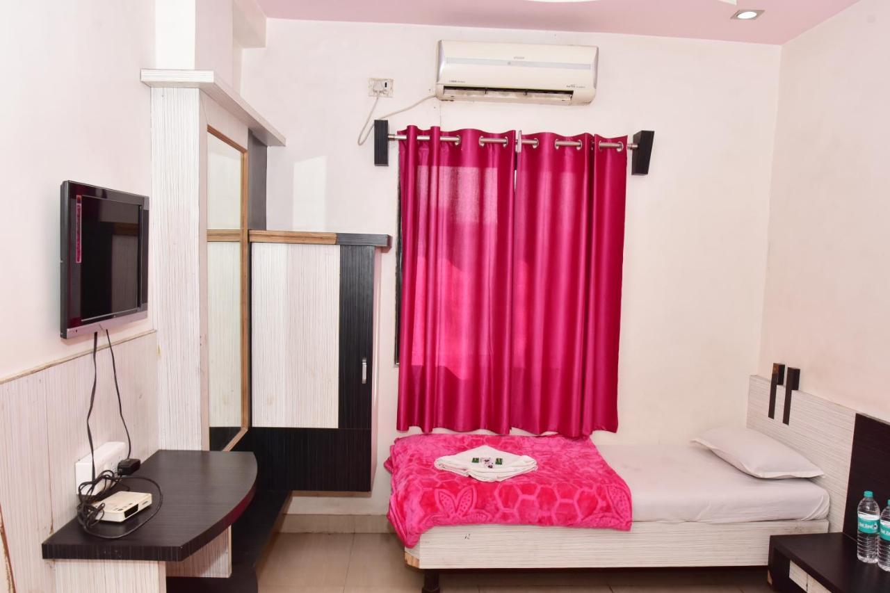 Hotel Temple Sai Shirdi Buitenkant foto