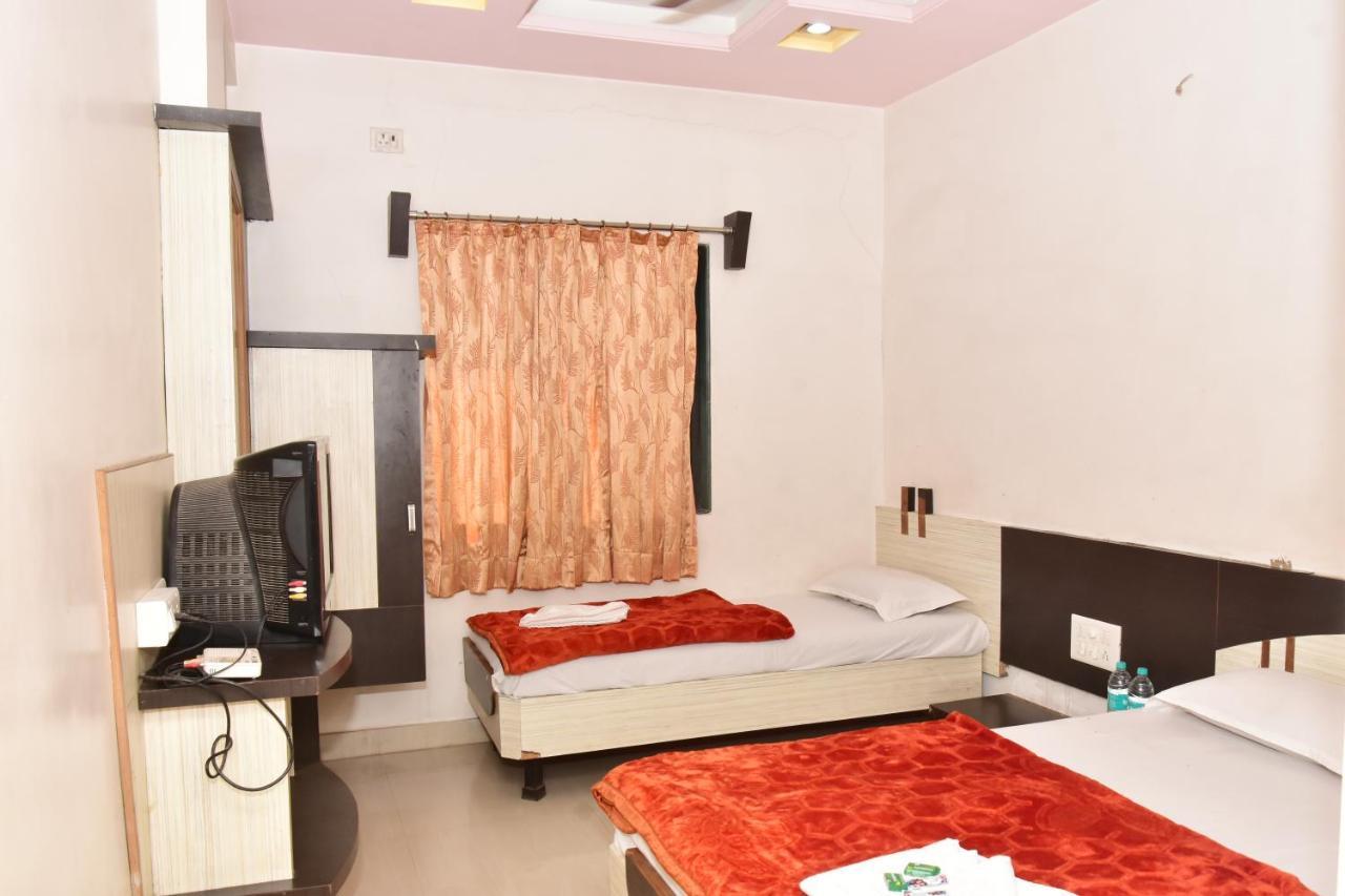 Hotel Temple Sai Shirdi Buitenkant foto