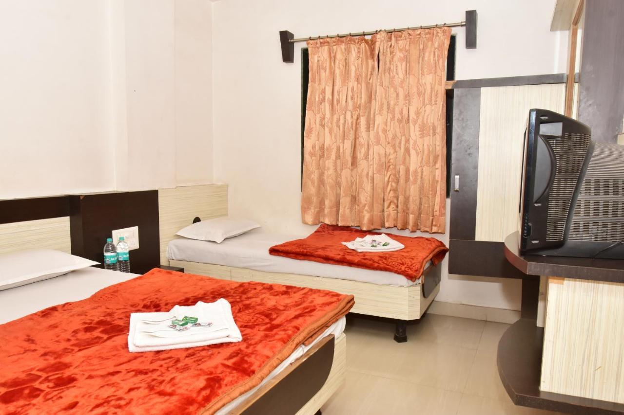 Hotel Temple Sai Shirdi Buitenkant foto