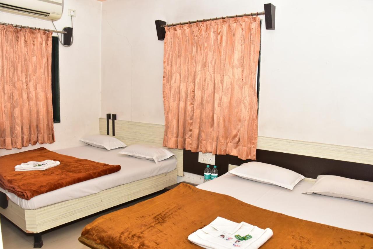 Hotel Temple Sai Shirdi Buitenkant foto