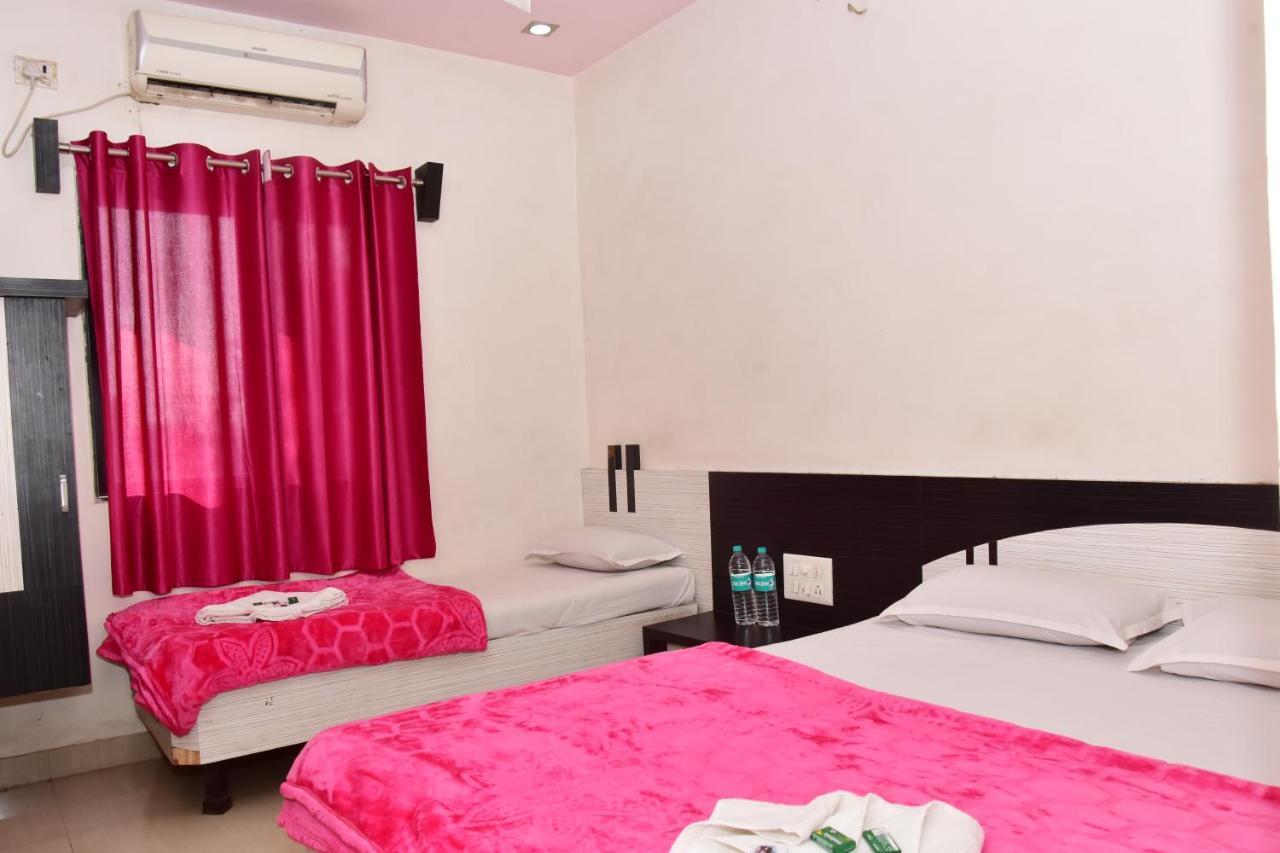 Hotel Temple Sai Shirdi Buitenkant foto