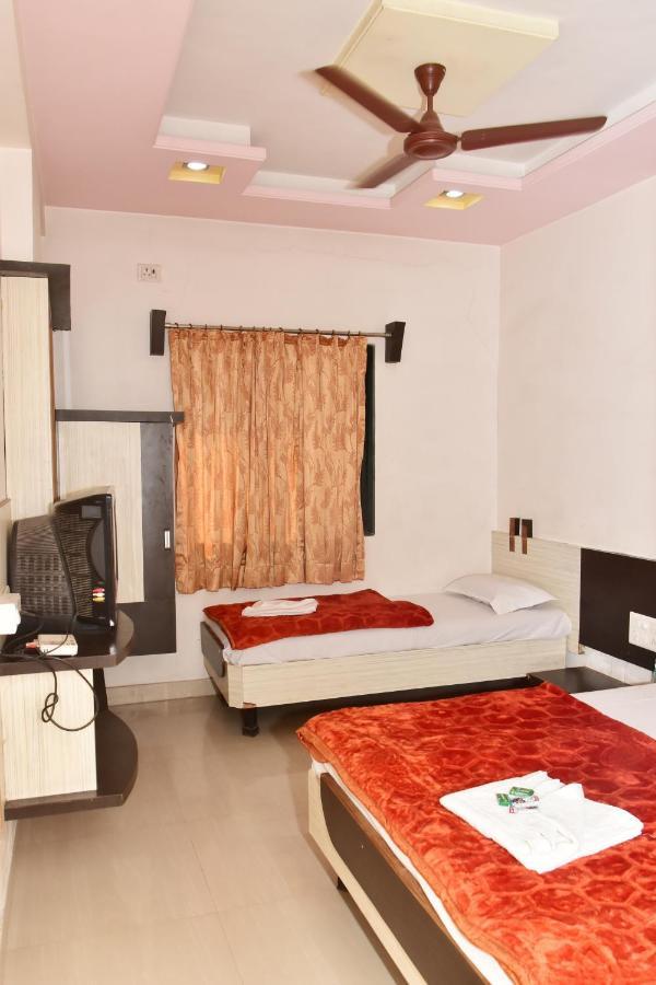 Hotel Temple Sai Shirdi Buitenkant foto
