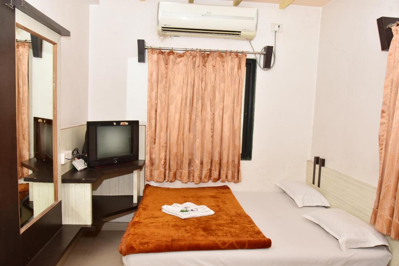 Hotel Temple Sai Shirdi Buitenkant foto