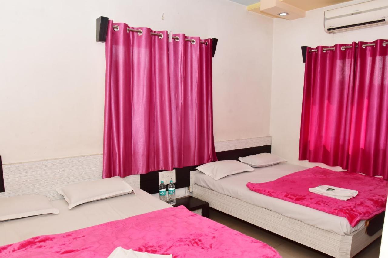 Hotel Temple Sai Shirdi Buitenkant foto