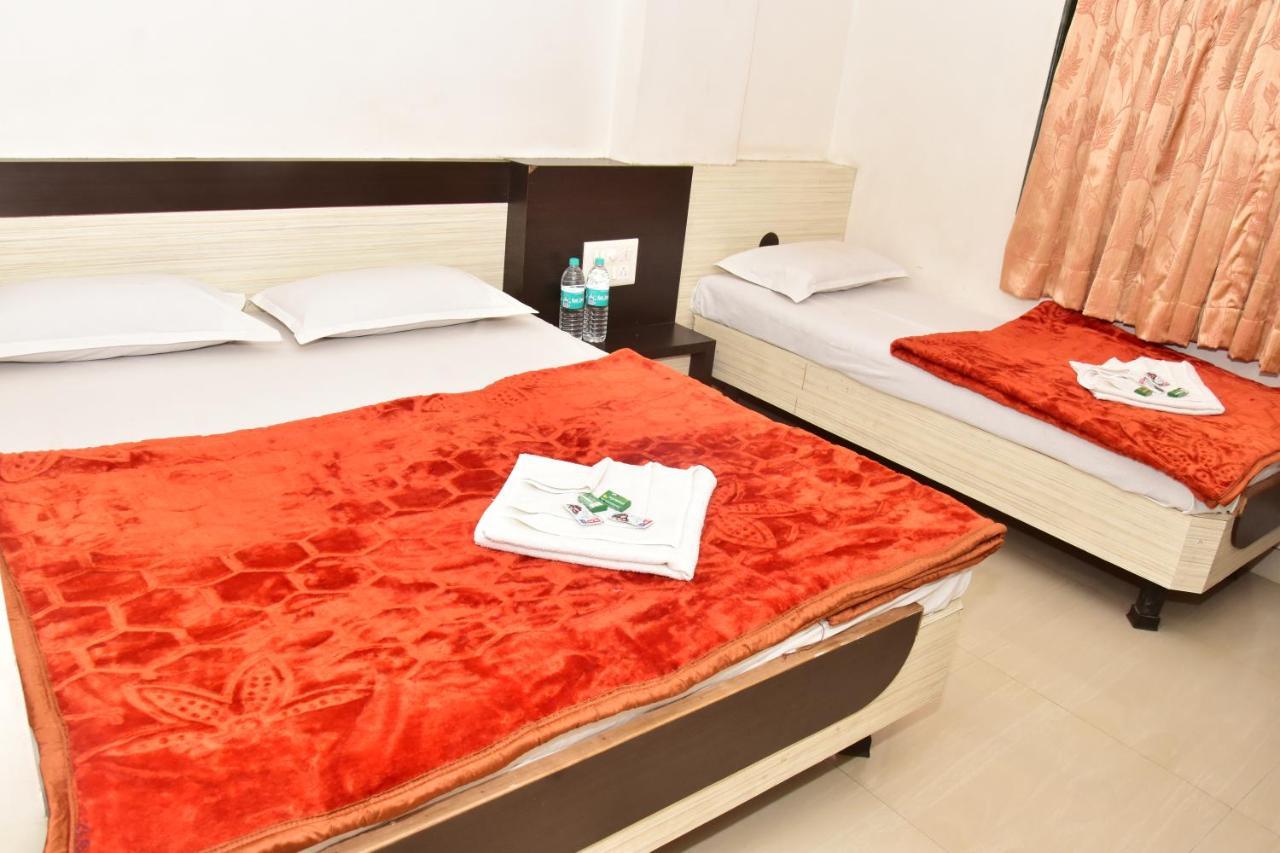 Hotel Temple Sai Shirdi Buitenkant foto