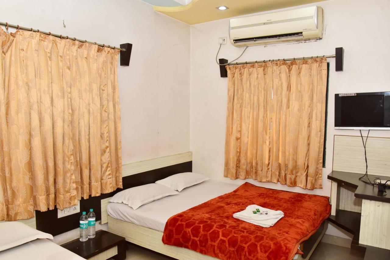 Hotel Temple Sai Shirdi Buitenkant foto