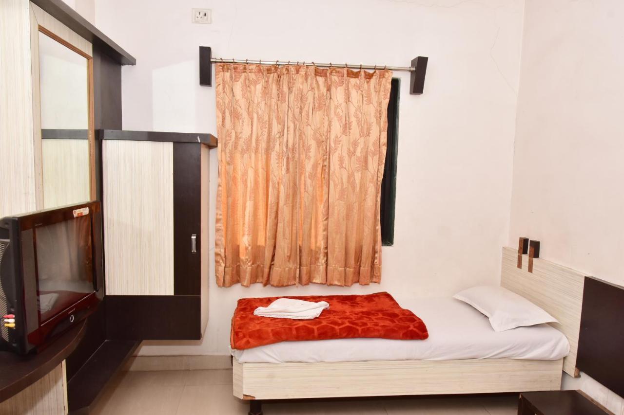Hotel Temple Sai Shirdi Buitenkant foto