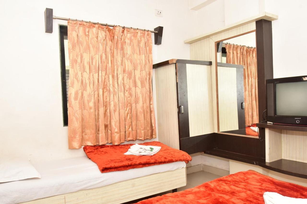 Hotel Temple Sai Shirdi Buitenkant foto