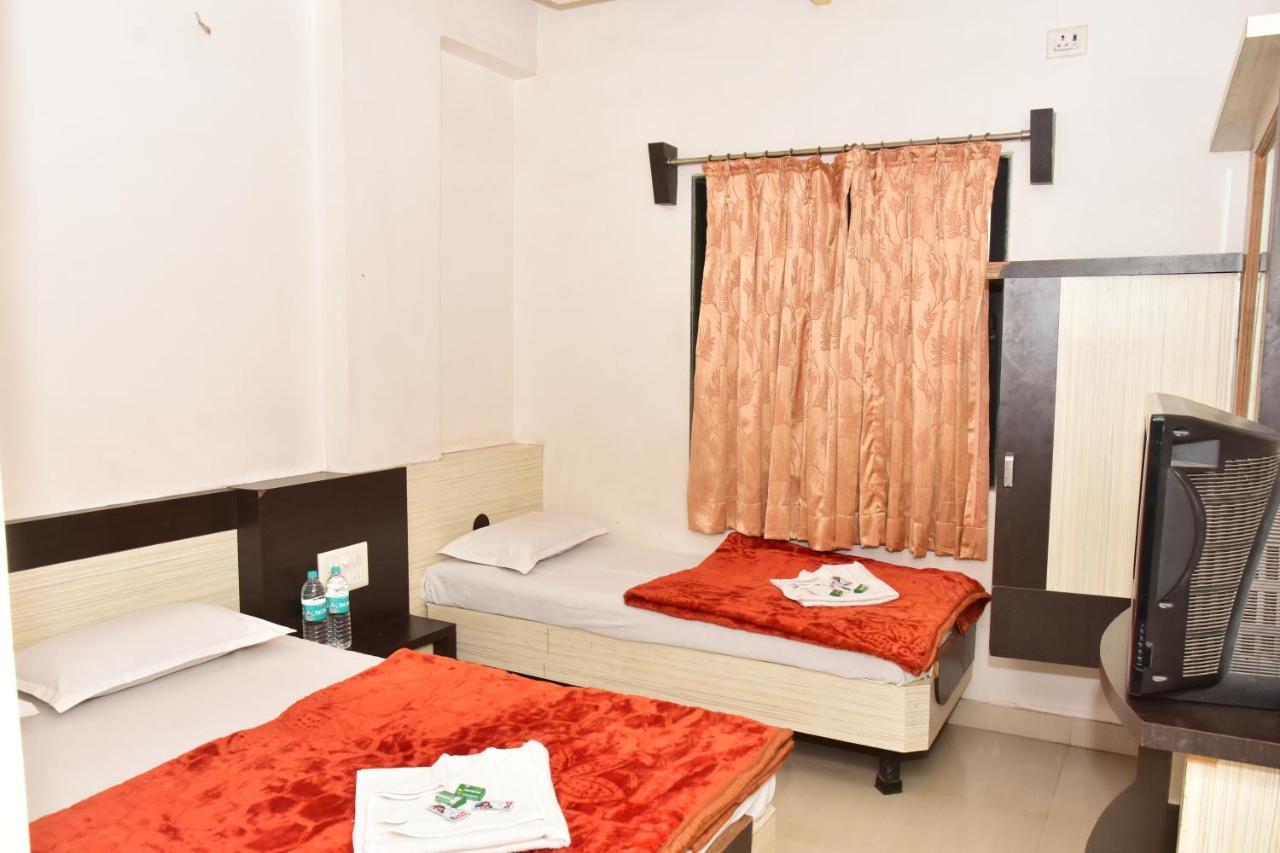 Hotel Temple Sai Shirdi Buitenkant foto