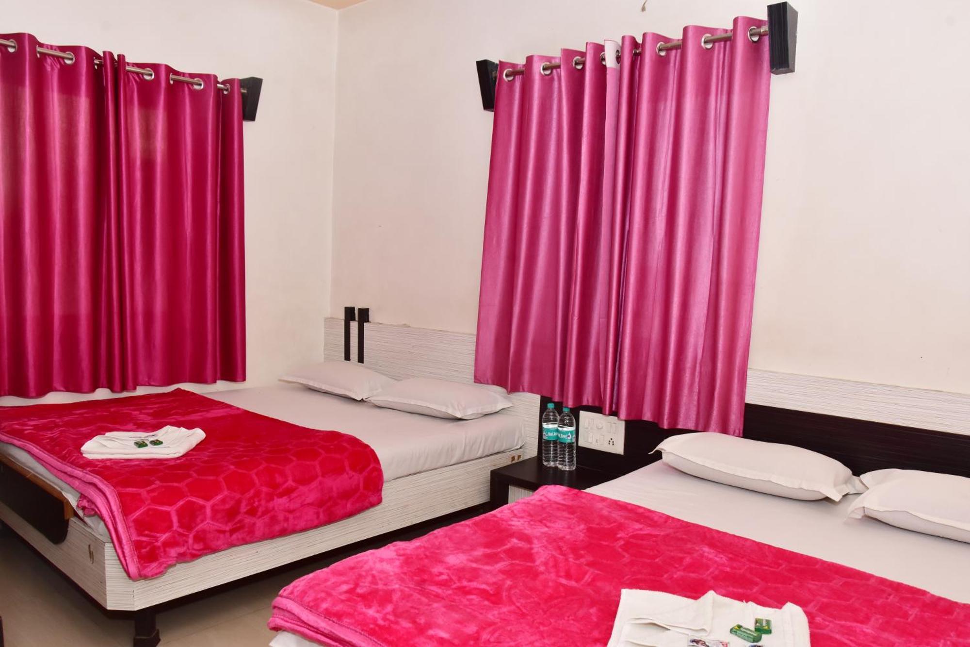Hotel Temple Sai Shirdi Buitenkant foto